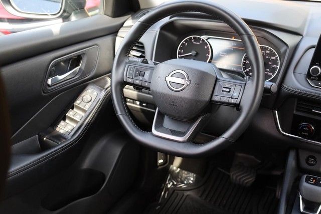 Nissan Rogue Vehicle Image 23