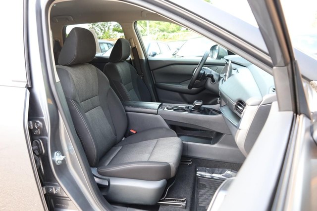 Nissan Rogue Vehicle Image 24