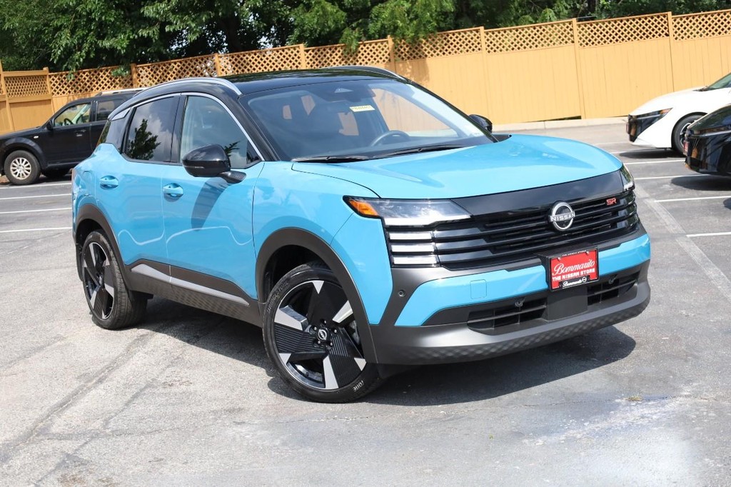 Nissan Kicks Vehicle Image 02