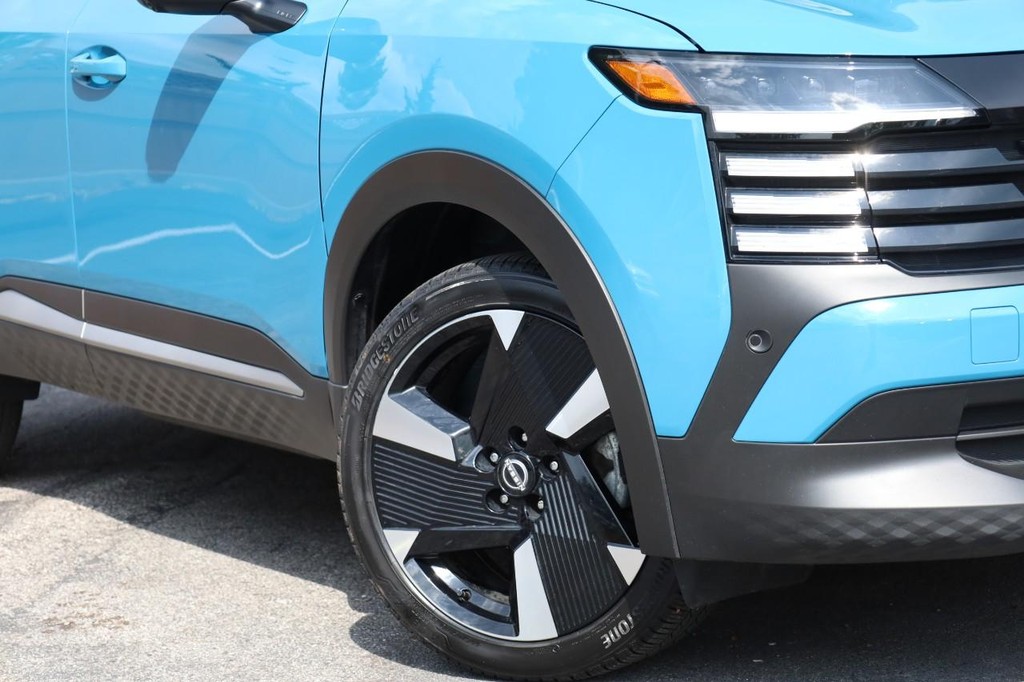 Nissan Kicks Vehicle Image 03