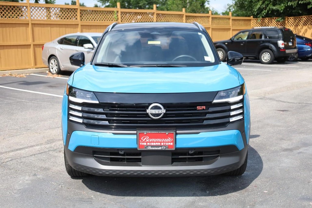 Nissan Kicks Vehicle Image 04