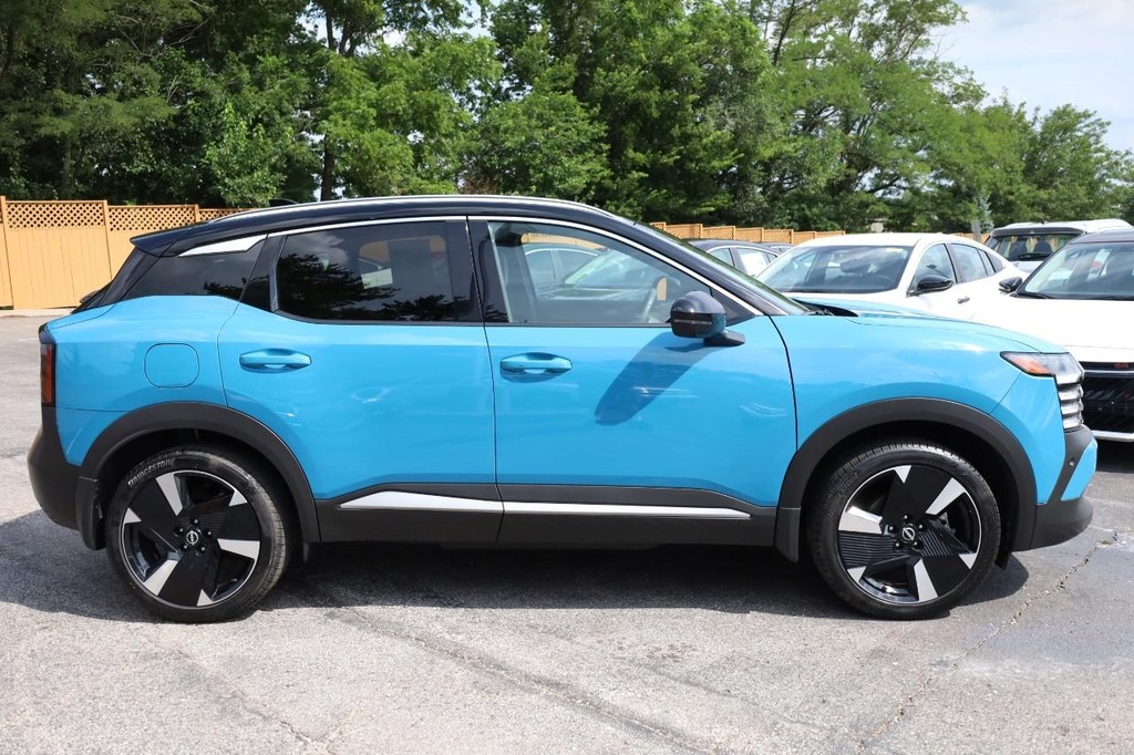 Nissan Kicks Vehicle Image 05