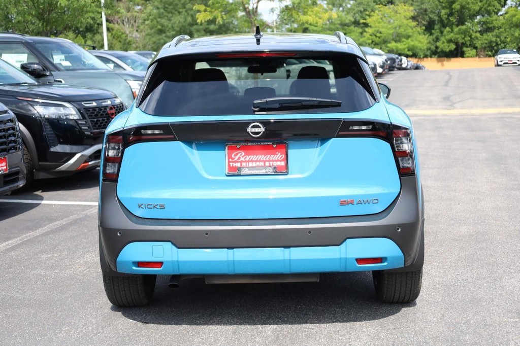 Nissan Kicks Vehicle Image 06