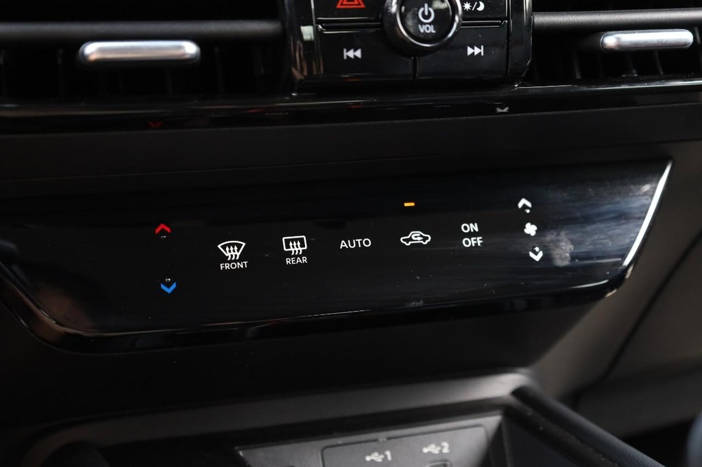 Nissan Kicks Vehicle Image 14