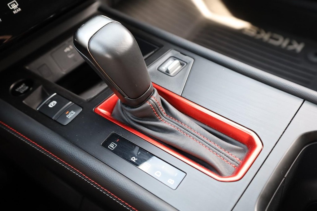 Nissan Kicks Vehicle Image 16