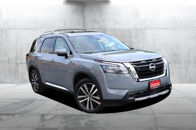 Nissan Pathfinder Vehicle Image 02