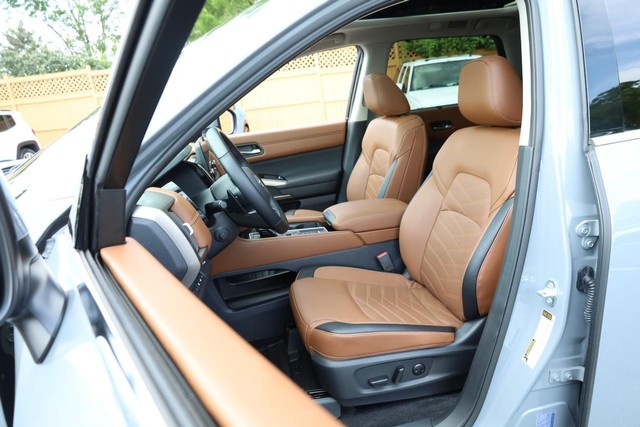 Nissan Pathfinder Vehicle Image 10