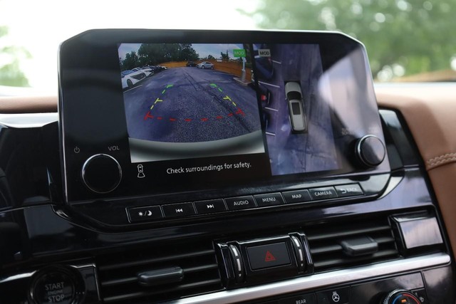 Nissan Pathfinder Vehicle Image 17