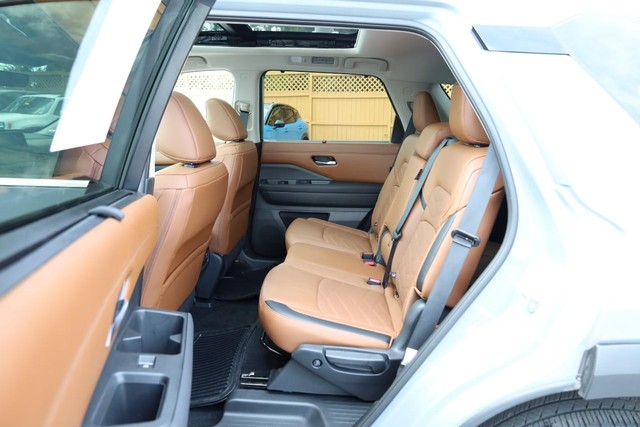 Nissan Pathfinder Vehicle Image 26