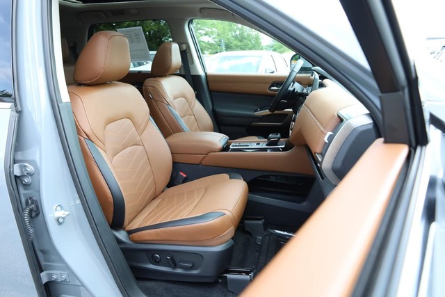 Nissan Pathfinder Vehicle Image 32