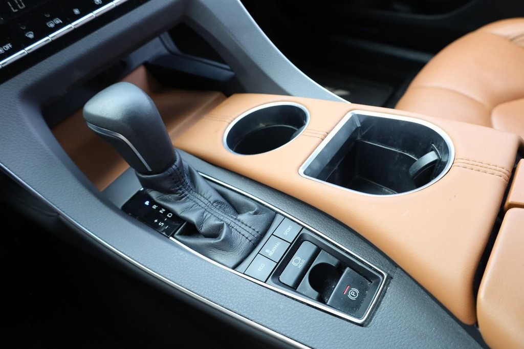Toyota Avalon Vehicle Image 16