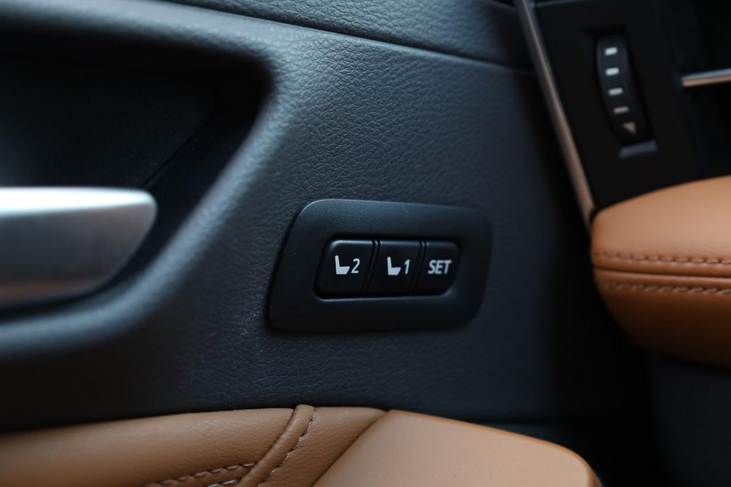 Toyota Avalon Vehicle Image 19