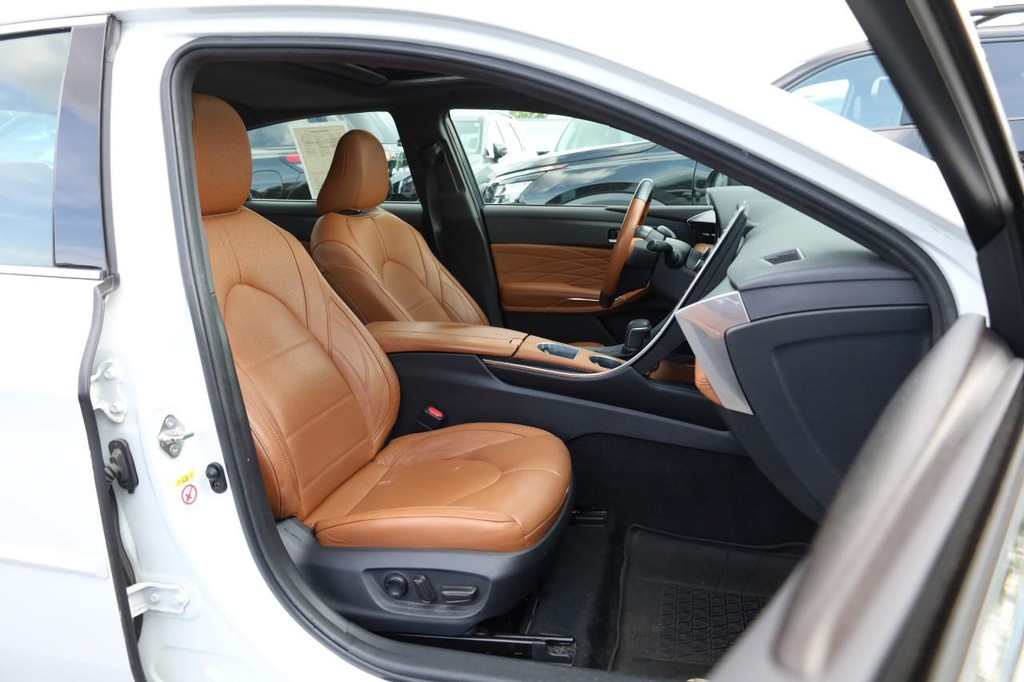 Toyota Avalon Vehicle Image 26