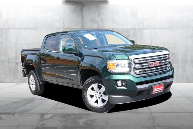 GMC Canyon Vehicle Full-screen Gallery Image 02