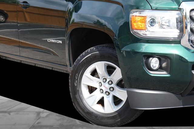 GMC Canyon Vehicle Full-screen Gallery Image 04