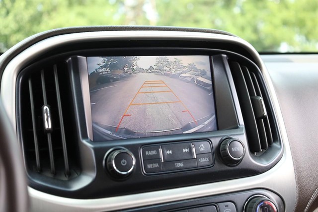 GMC Canyon Vehicle Full-screen Gallery Image 13