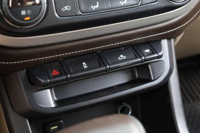GMC Canyon Vehicle Full-screen Gallery Image 15