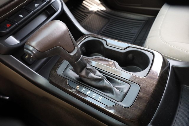 GMC Canyon Vehicle Full-screen Gallery Image 17