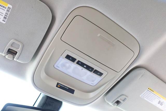 GMC Canyon Vehicle Full-screen Gallery Image 18