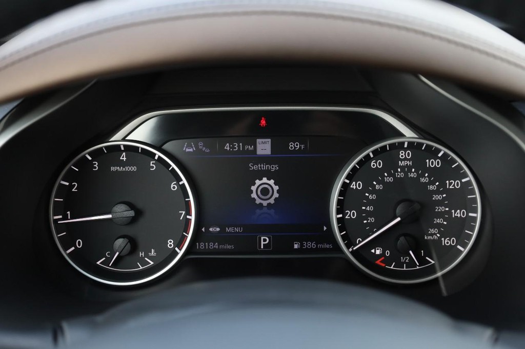 Nissan Murano Vehicle Image 13