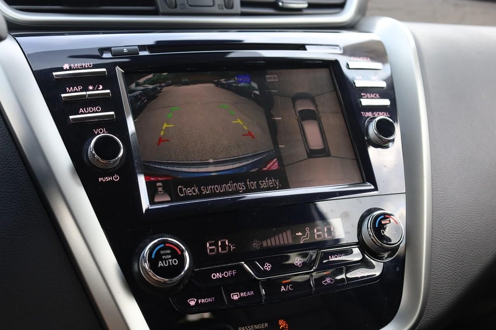 Nissan Murano Vehicle Image 16