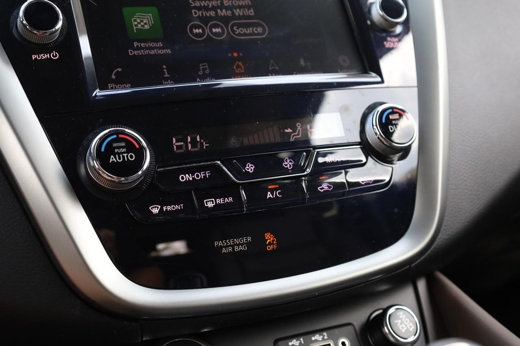 Nissan Murano Vehicle Image 17
