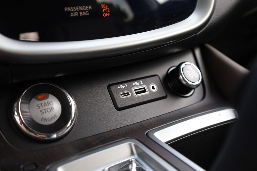Nissan Murano Vehicle Image 18