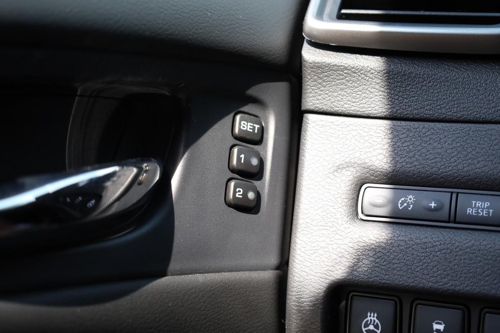Nissan Murano Vehicle Image 22