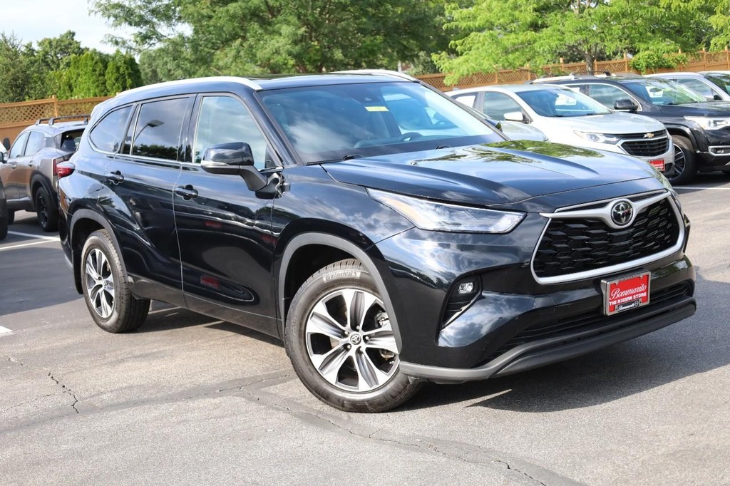 Toyota Highlander Vehicle Image 02