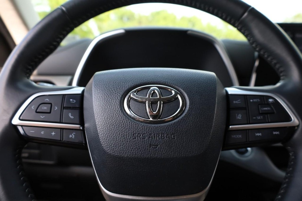 Toyota Highlander Vehicle Image 12