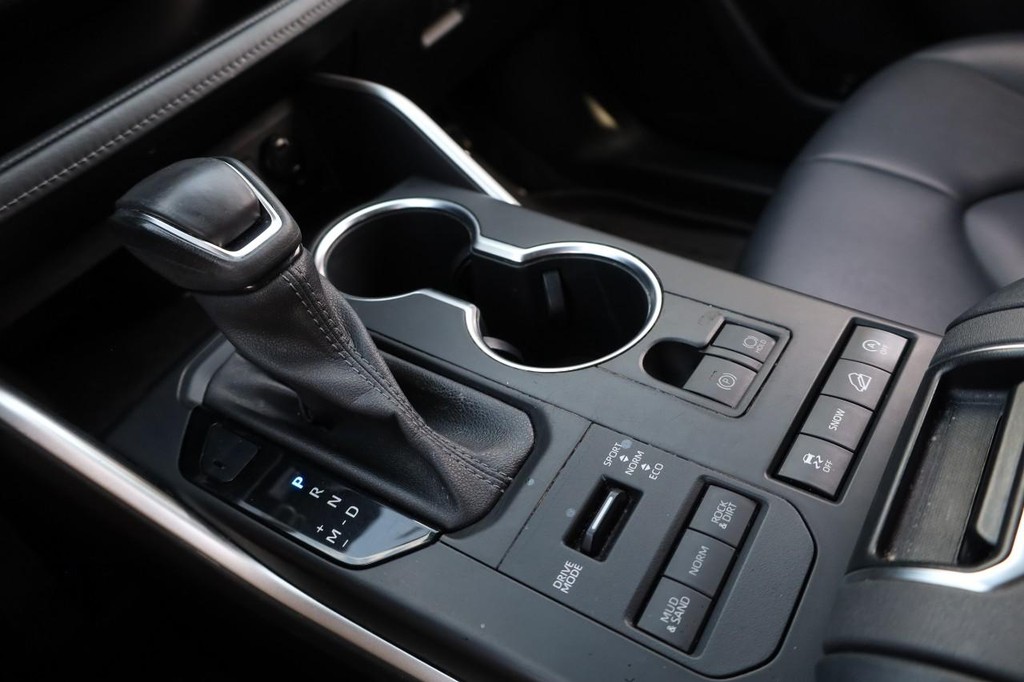 Toyota Highlander Vehicle Image 18