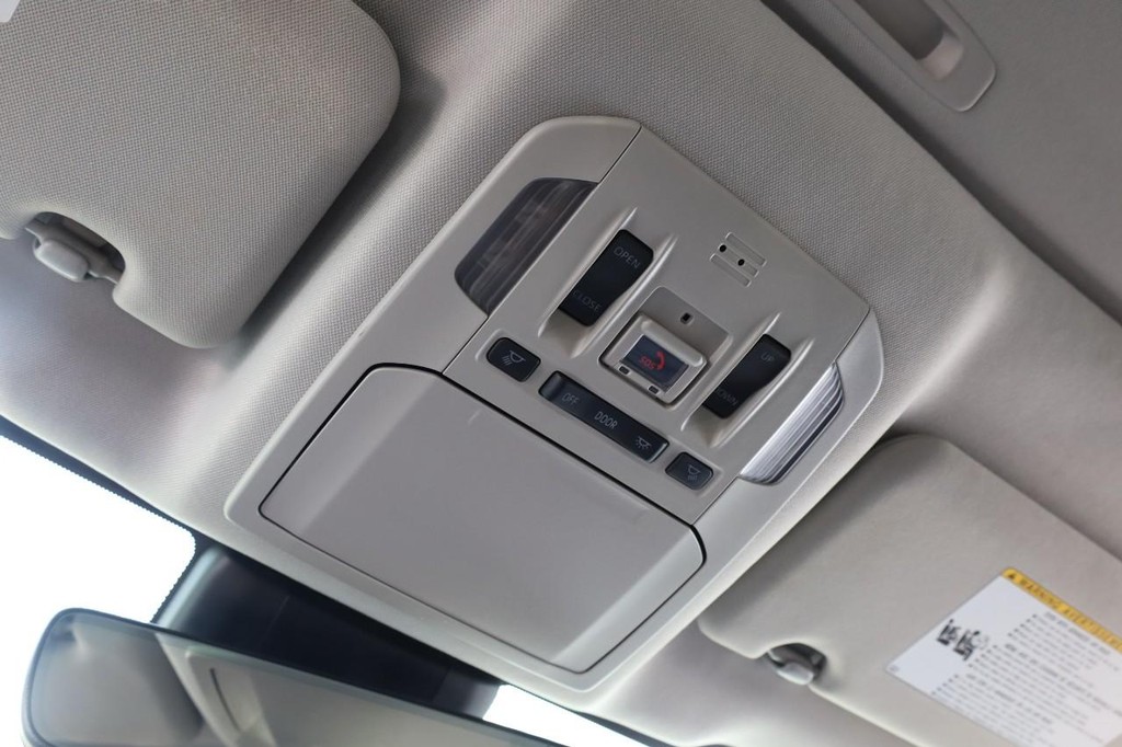 Toyota Highlander Vehicle Image 19