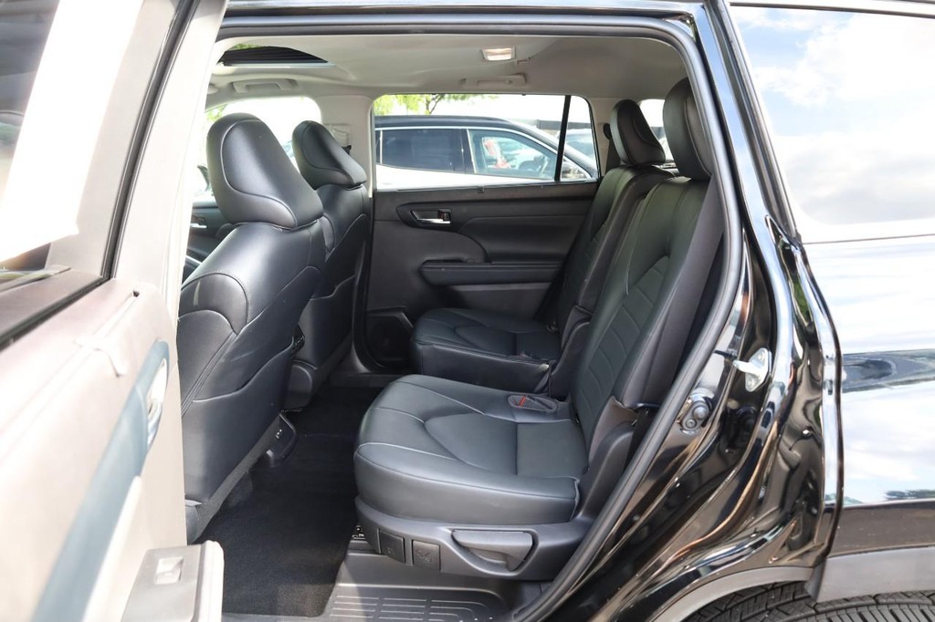 Toyota Highlander Vehicle Image 23