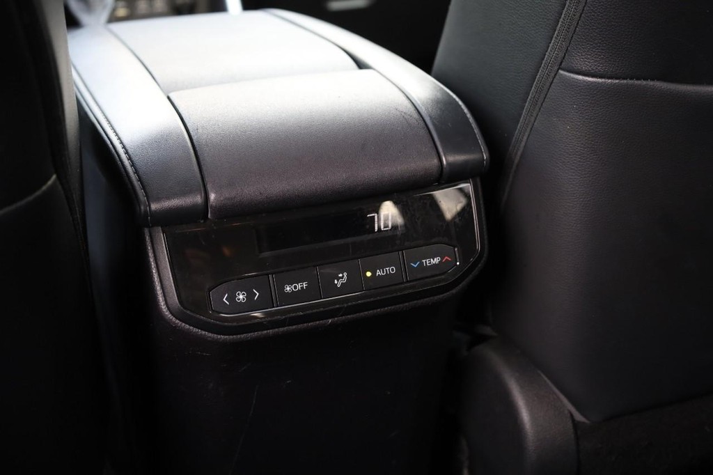 Toyota Highlander Vehicle Image 25
