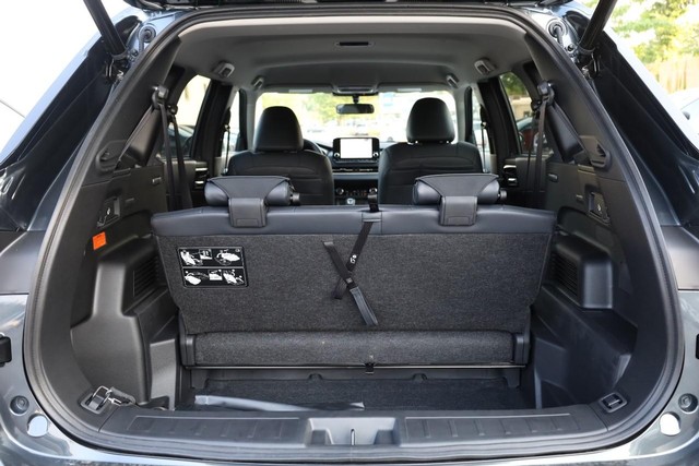 Nissan Rogue Plug-In Hybrid Vehicle Image 07