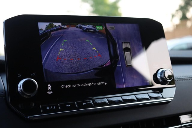 Nissan Rogue Plug-In Hybrid Vehicle Image 14