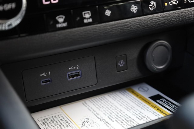 Nissan Rogue Plug-In Hybrid Vehicle Image 16