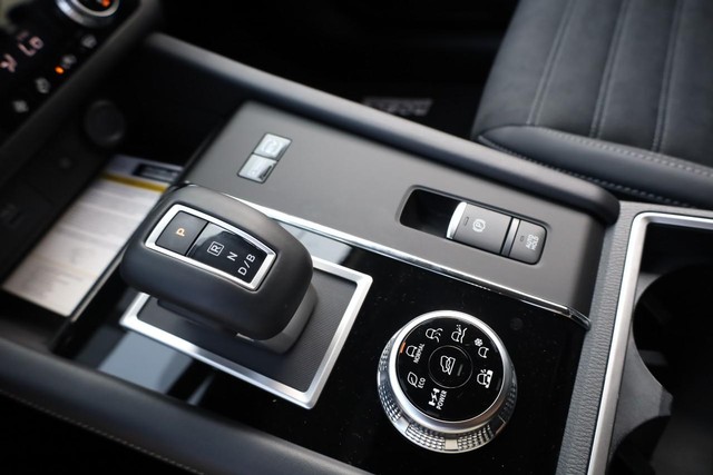 Nissan Rogue Plug-In Hybrid Vehicle Image 17