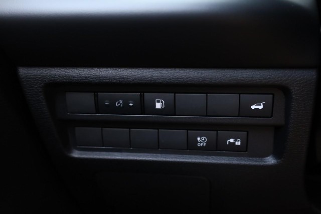Nissan Rogue Plug-In Hybrid Vehicle Image 20