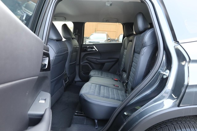 Nissan Rogue Plug-In Hybrid Vehicle Image 24