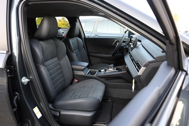 Nissan Rogue Plug-In Hybrid Vehicle Image 27