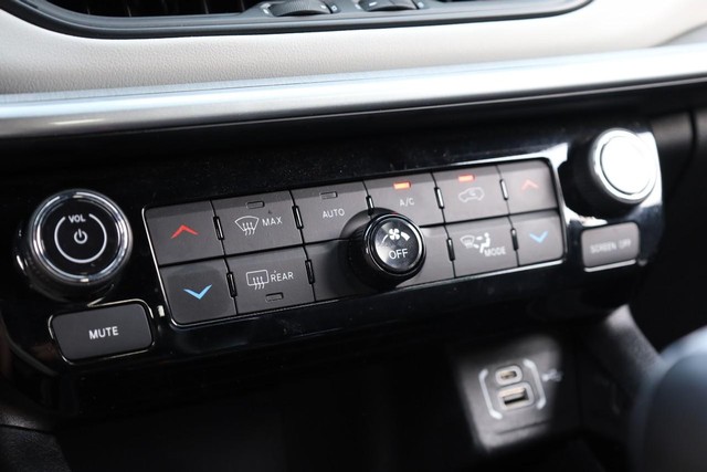 Jeep Compass Vehicle Image 13