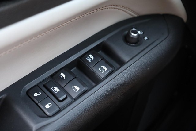 Jeep Compass Vehicle Image 17