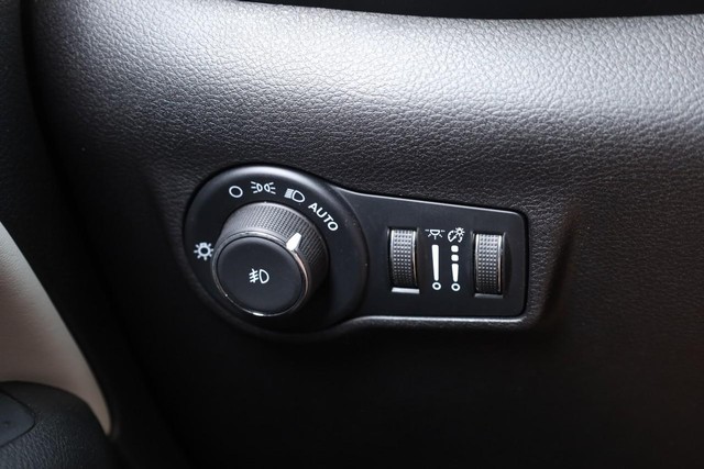 Jeep Compass Vehicle Image 18