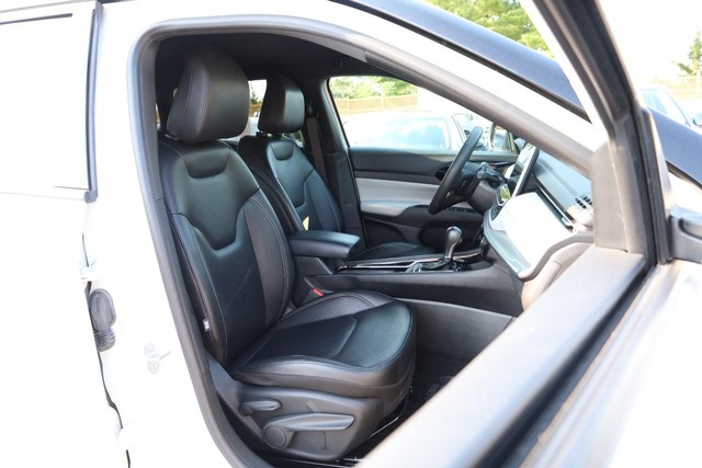 Jeep Compass Vehicle Image 24