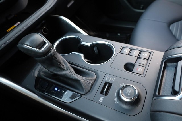 Toyota Highlander Vehicle Image 16