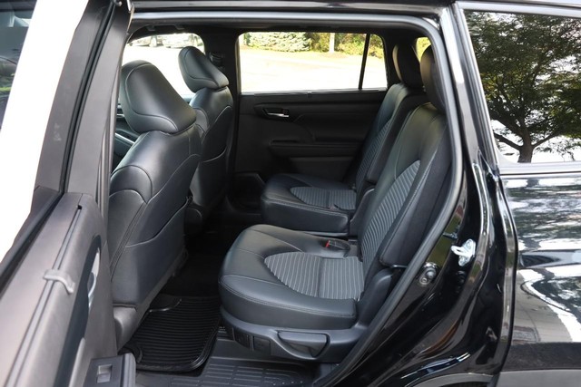 Toyota Highlander Vehicle Image 21