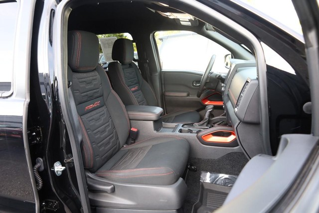 Nissan Frontier Vehicle Image 25
