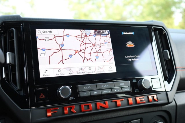Nissan Frontier Vehicle Image 13