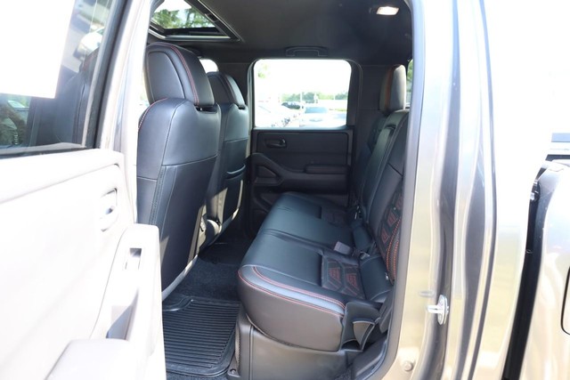 Nissan Frontier Vehicle Image 23